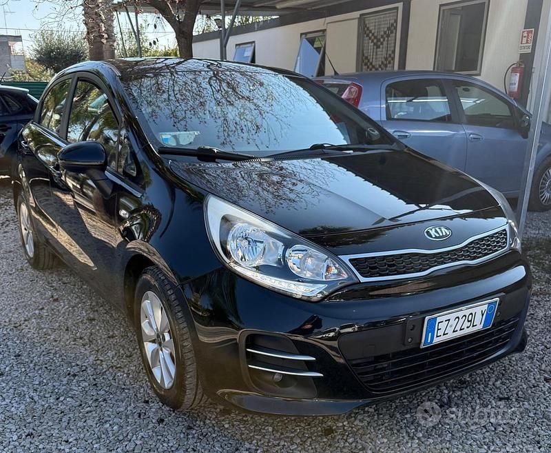 Usata Kia Rio 75 CV (55 kW) 2015 Nero Berlina