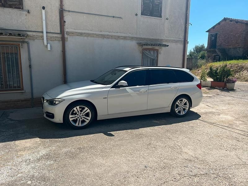 Usata 2013 BMW 318 Efficient Dynamics Tre volumi | 7500 € (Buon prezzo) - Immagine 1/4