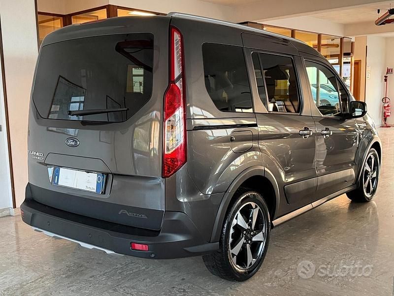 Usata Ford Tourneo Active 120 CV (88 kW) 2021 Grigio Monovolume