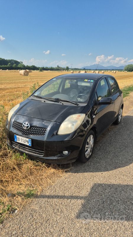 Nero Usata 2006 Toyota Yaris Luna Due volumi | 4500 € (Cara) - Immagine 1/4