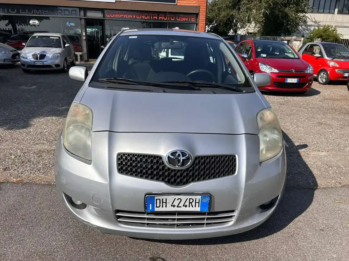 Usata Toyota Yaris Sol 87 CV (63 kW) 2007 Grigio Utilitaria