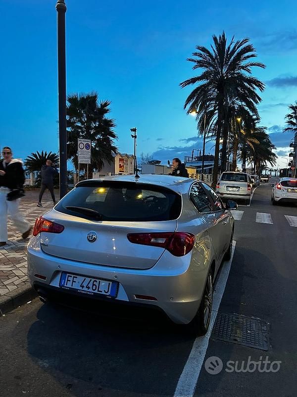Usata Alfa Romeo Giulietta 82 CV (60 kW) 2016 Grigio Utilitaria