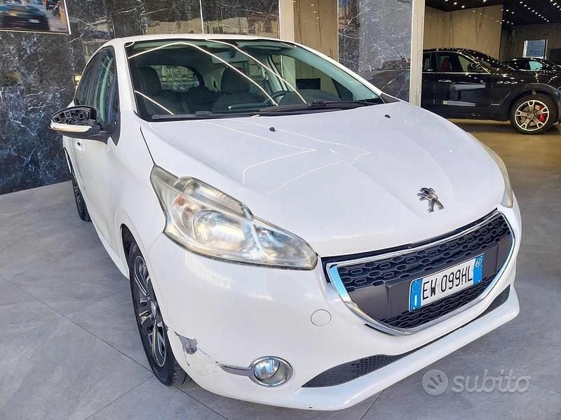 Begagnad Peugeot 208 Allure 68 HK (50 kW) 2014 Vit Halvkombi
