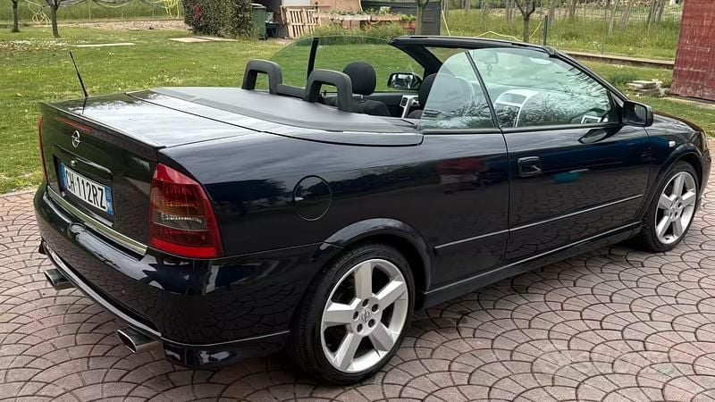 Usata Opel Astra Cabriolet 125 CV (91 kW) 2003 Blu Cabrio