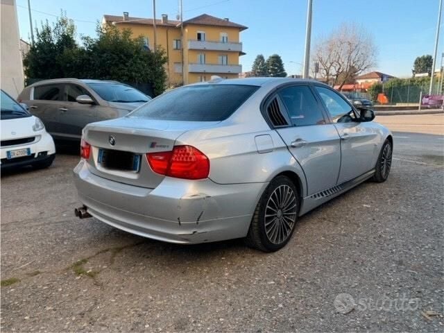 Usata BMW 318 143 CV (105 kW) 2011 Argento Berlina