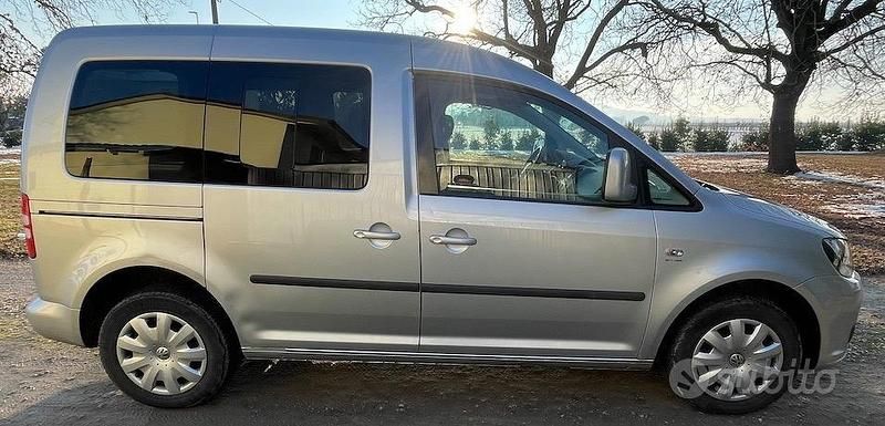 Usata VW Caddy 109 CV (80 kW) 2012 Grigio Monovolume