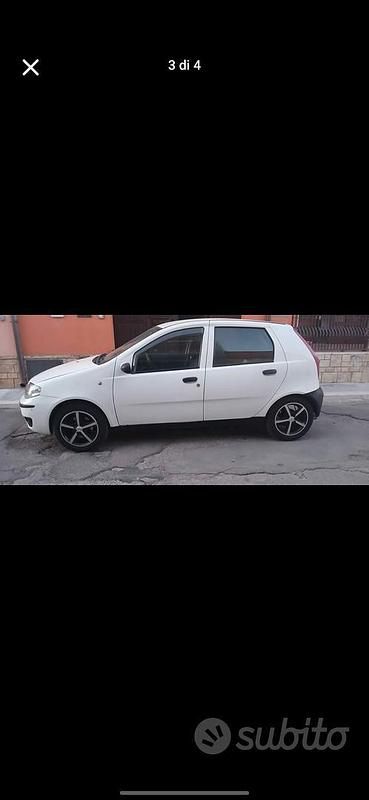 Usata Fiat Punto 70 CV (51 kW) 2003 Bianco Utilitaria