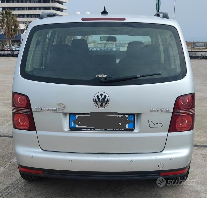 Usata VW Touran 140 CV (102 kW) 2010 Grigio Monovolume