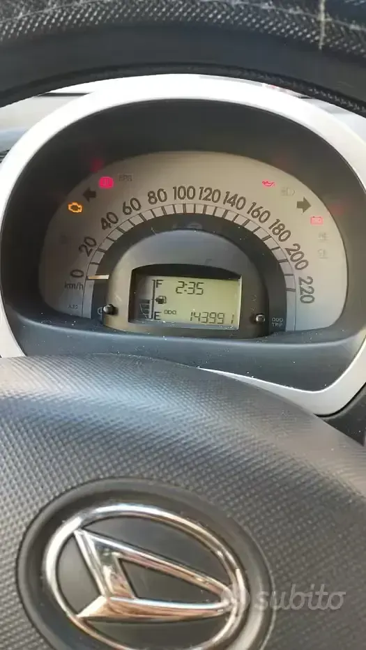 Usata Daihatsu Sirion 69 CV (50 kW) 2006 Rosso Utilitaria