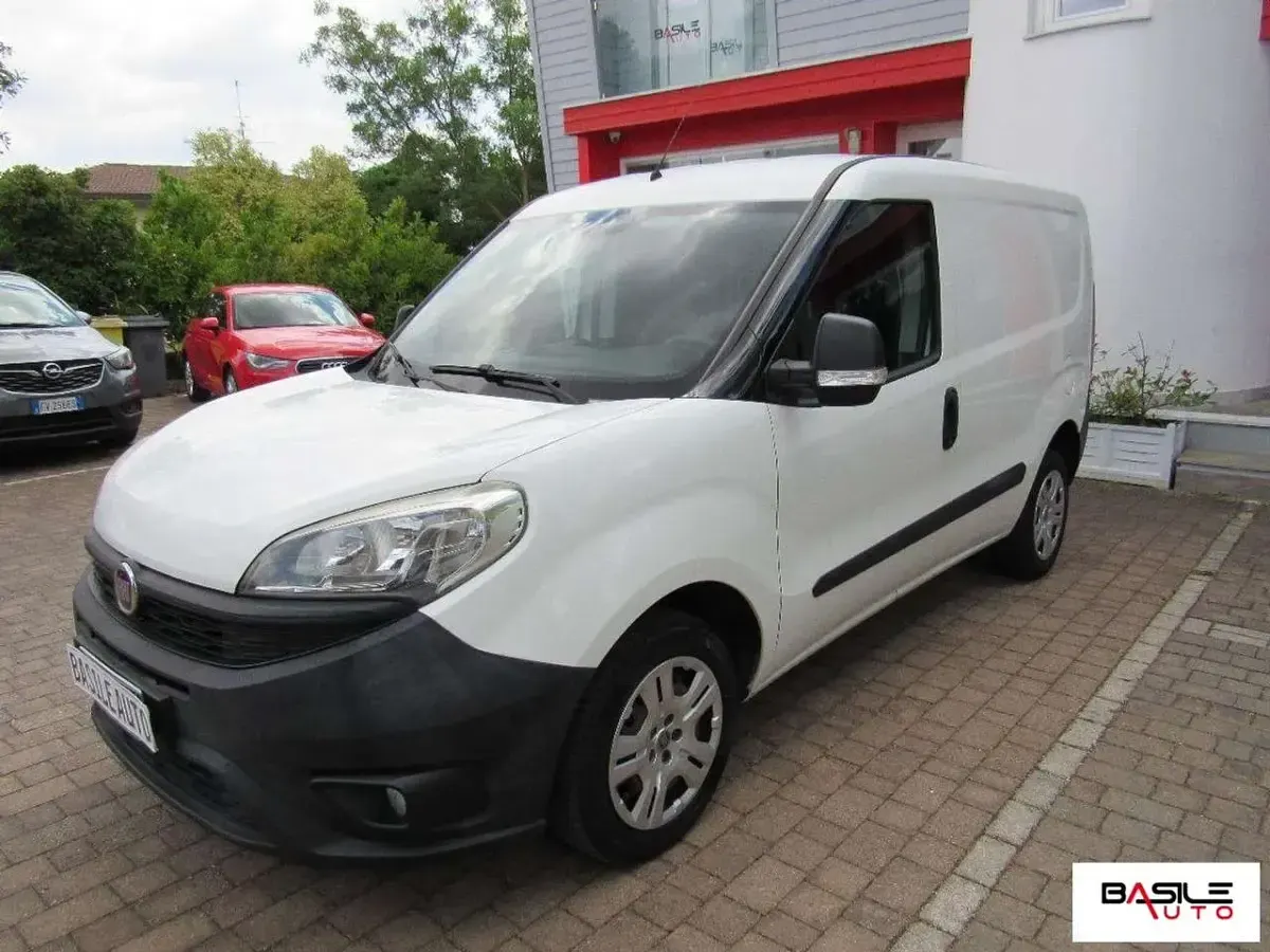 Usata Fiat Doblò Easy 90 CV (66 kW) 2017 Bianco Monovolume