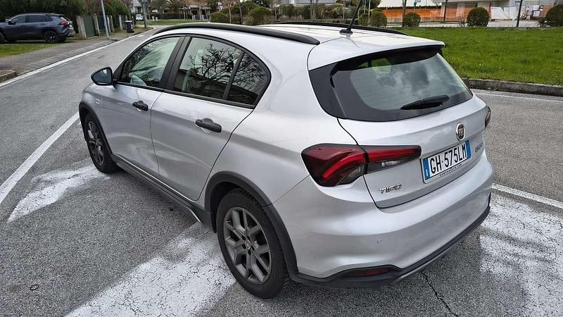 Usata Fiat Tipo Cross 101 CV (74 kW) 2020 Grigio Berlina