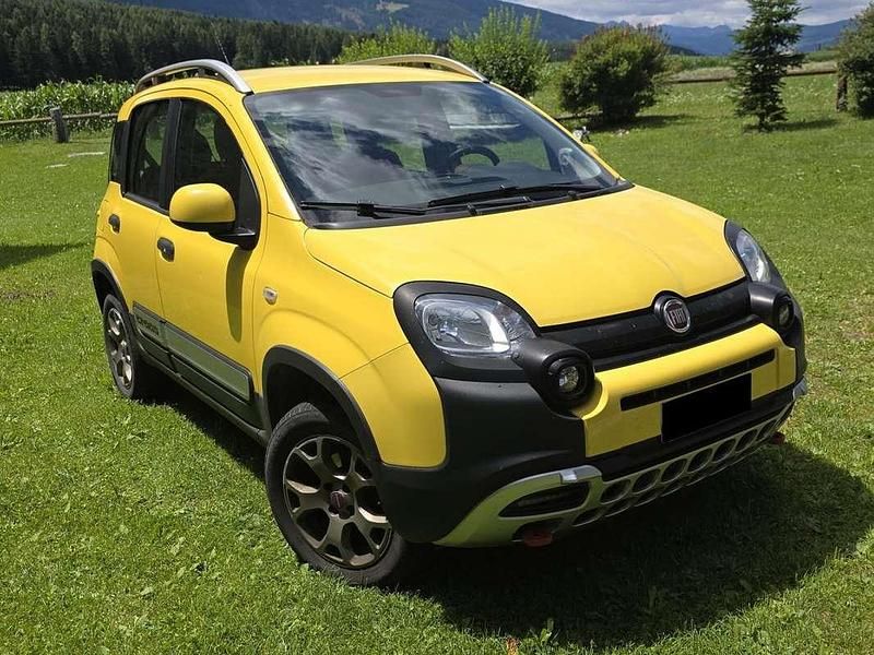 Usata Fiat Panda 69 CV (50 kW) 2016 Giallo SUV