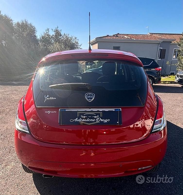 Usata Lancia Ypsilon Gold 69 CV (50 kW) 2017 Rosso Utilitaria