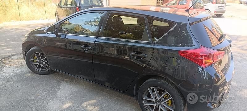 Usata Toyota Auris 90 CV (66 kW) 2014 Nero Berlina