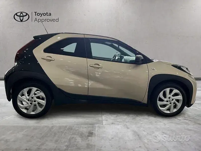 Usata Toyota Aygo X Trend 72 CV (52 kW) 2022 Giallo SUV
