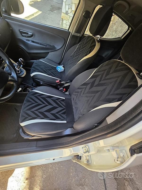 Usata Lancia Ypsilon 69 CV (50 kW) 2015 Bianco Utilitaria