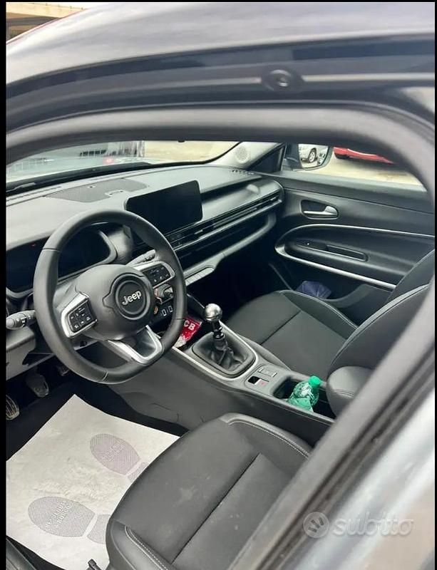 Usata Jeep Avenger Longitude 101 CV (74 kW) 2023 Grigio SUV