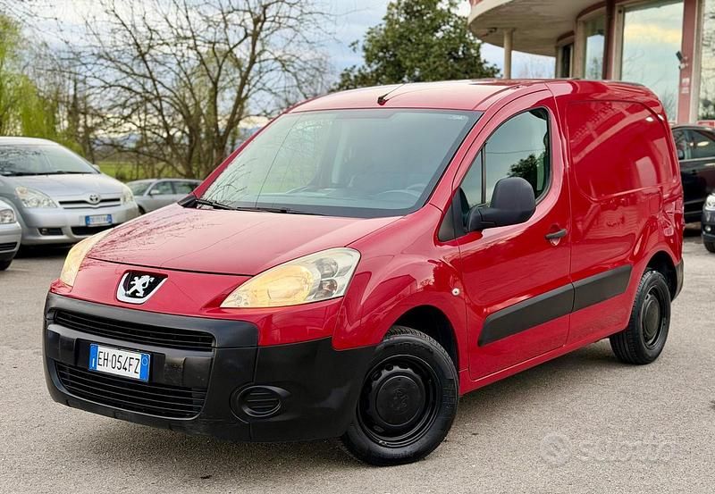 Usata Peugeot Partner 90 CV (66 kW) 2011 Rosso Monovolume