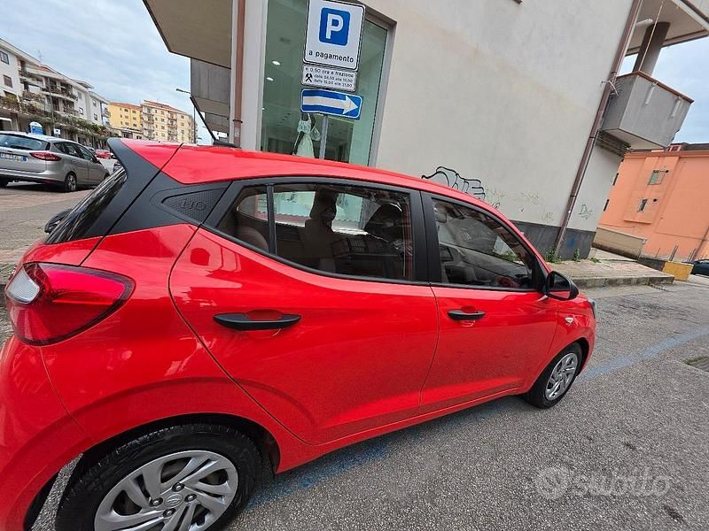 Usata Hyundai i10 Advanced Plus 67 CV (49 kW) 2021 Rosso Utilitaria