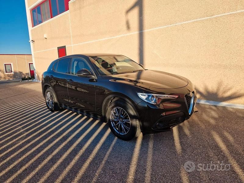 Usata Alfa Romeo Stelvio 160 CV (117 kW) 2021 Nero SUV