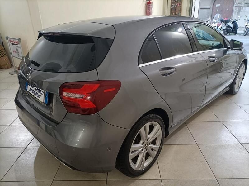 Usata Mercedes A180 Premium 109 CV (80 kW) 2018 Grigio Berlina