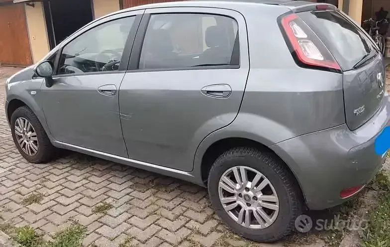 Occasion Fiat Punto 60 ch (44 kW) 2012 Gris Citadine