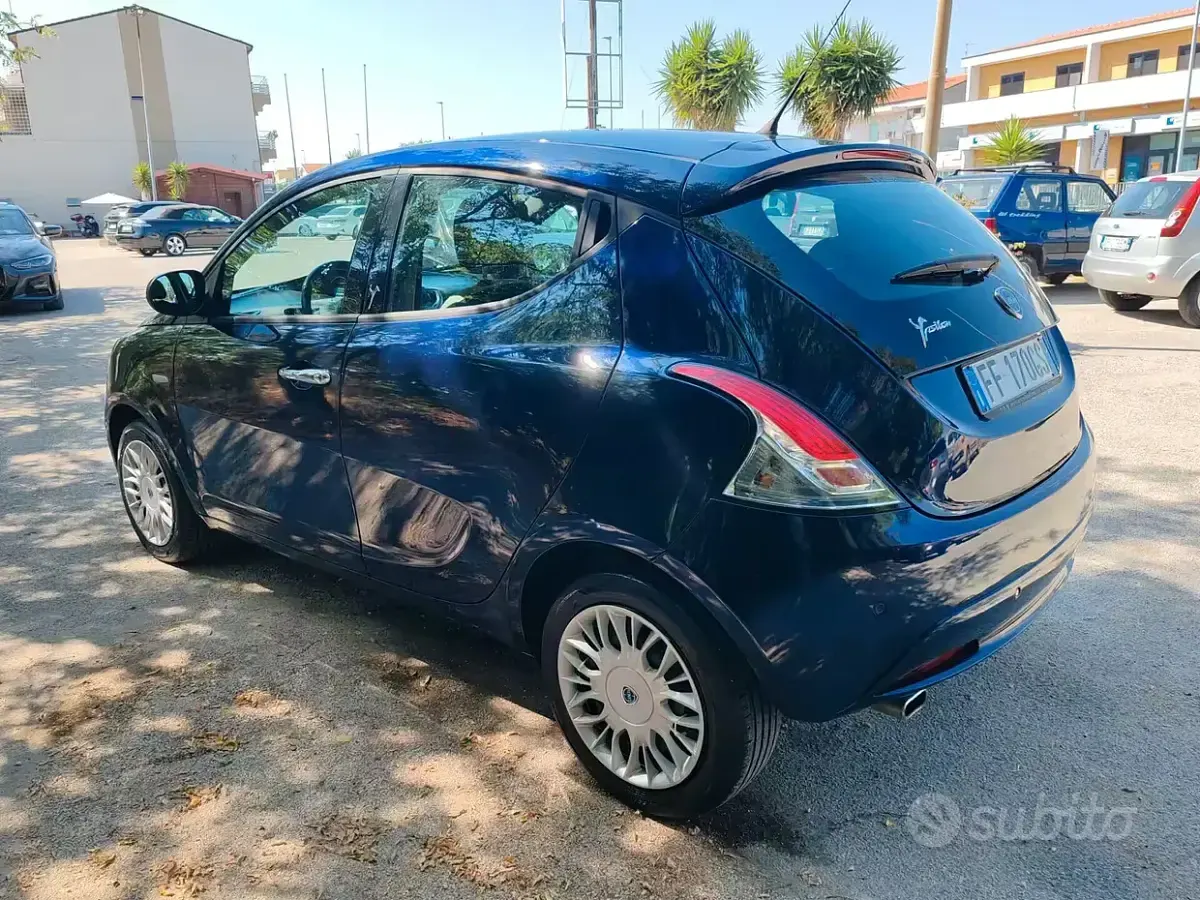 Usata Lancia Ypsilon Gold 95 CV (69 kW) 2016 Bluazzurro Utilitaria
