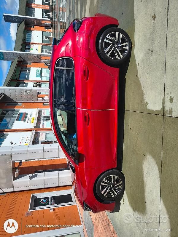 Usata Peugeot 208 Allure 75 CV (55 kW) 2022 Rosso Utilitaria