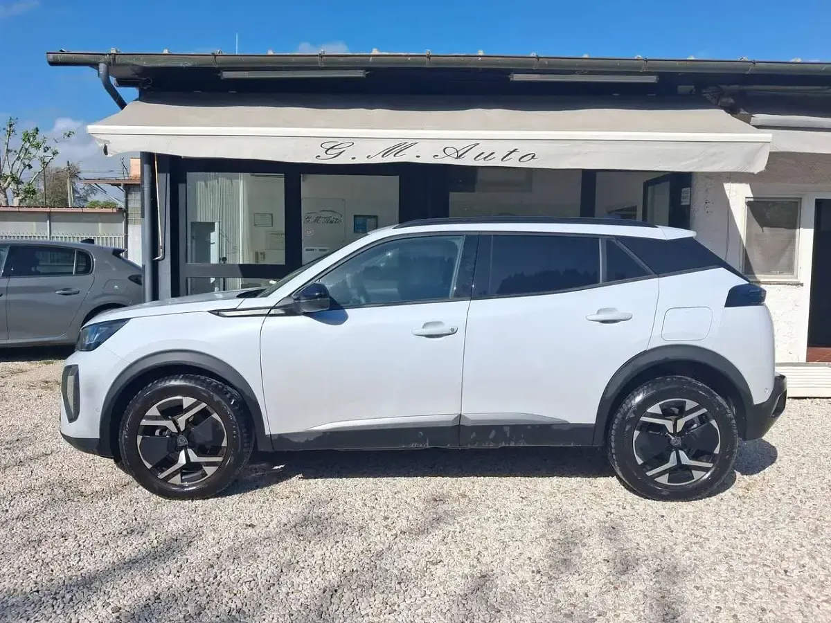Usata Peugeot 2008 Allure 102 CV (75 kW) 2025 Bianco okenite SUV