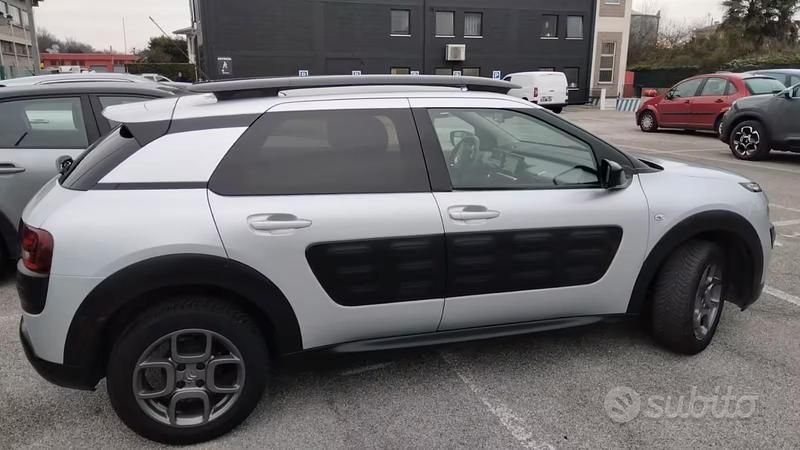 Usata Citroën C4 Shine 100 CV (73 kW) 2017 Grigio SUV