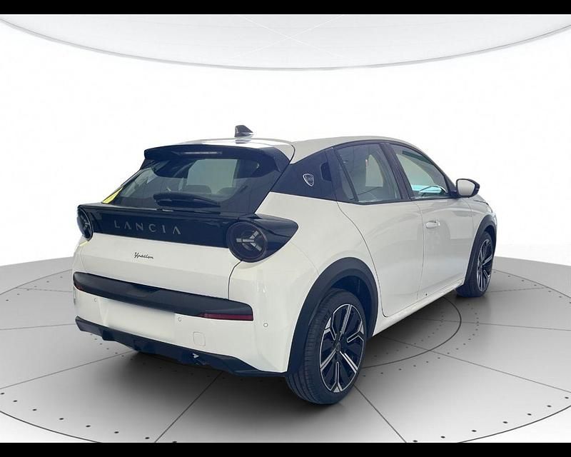 Nuova Lancia Ypsilon 110 CV (80 kW) 2025 Vernice bianco marmo Utilitaria