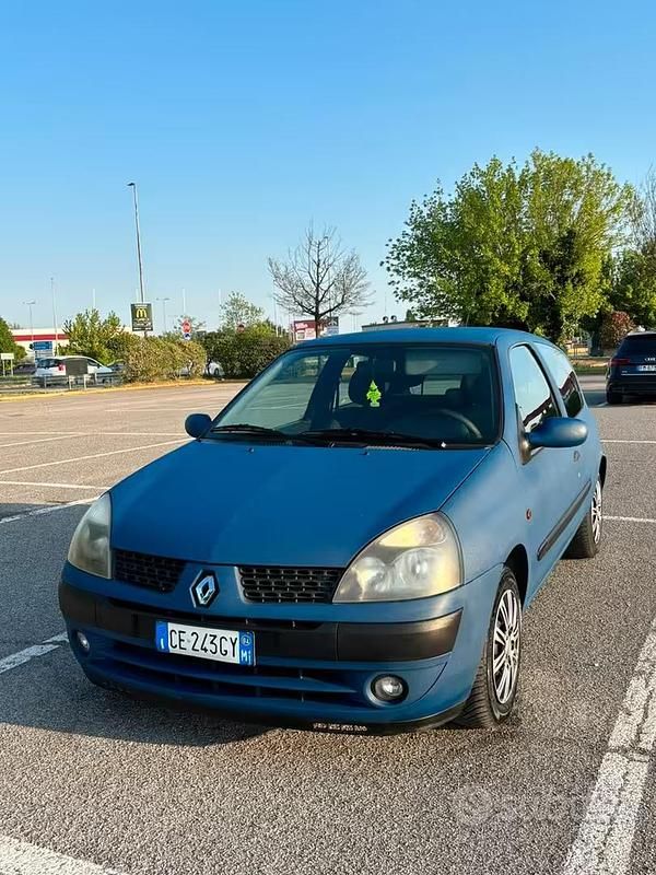 Usata Renault Clio II 2002 Blu Berlina
