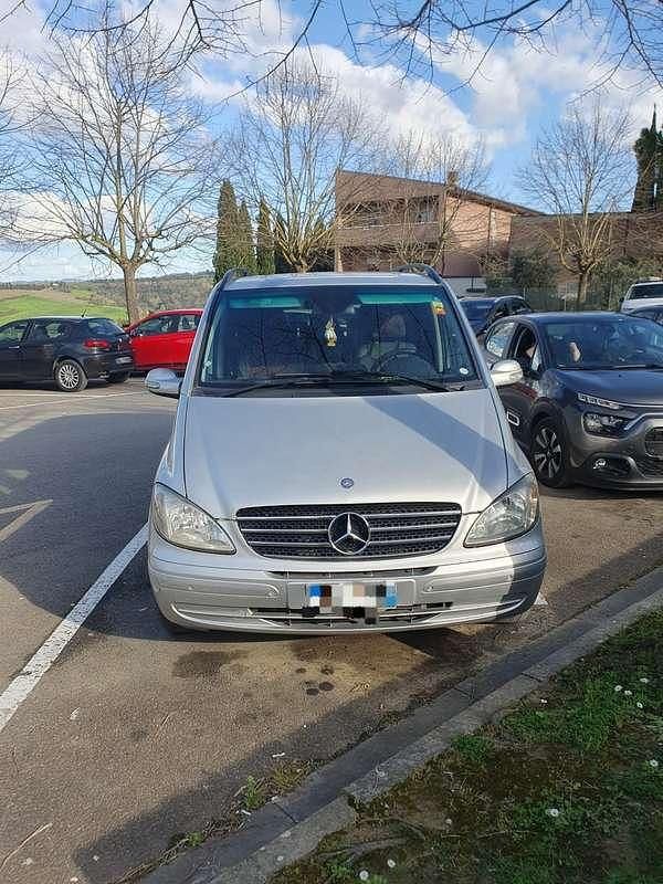 Begagnad Mercedes Viano 150 HK (110 kW) 2010 Minibuss