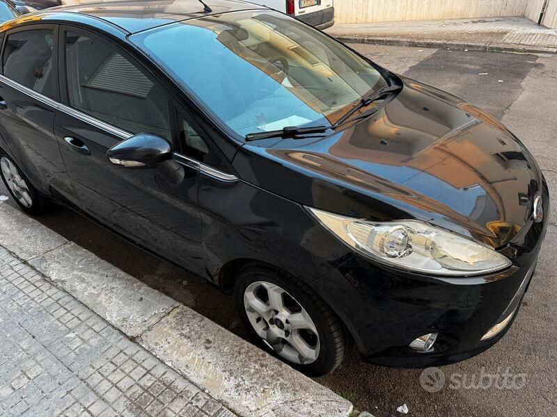 Usata Ford Fiesta Titanium 75 CV (55 kW) 2011 Nero Utilitaria