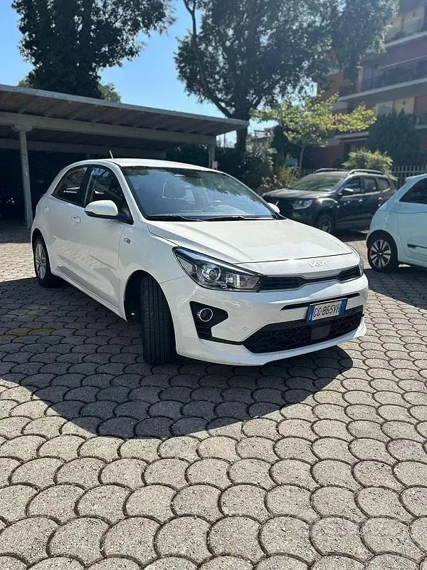 Usata Kia Rio Style 85 CV (62 kW) 2022 Bianco Berlina