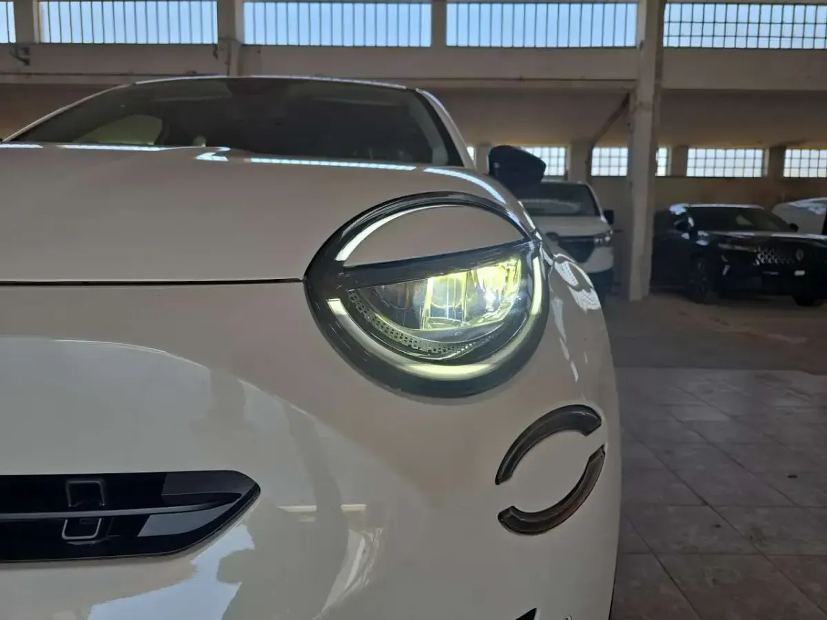 Nuova Fiat 600 110 CV (80 kW) 2026 Bianco gelato SUV