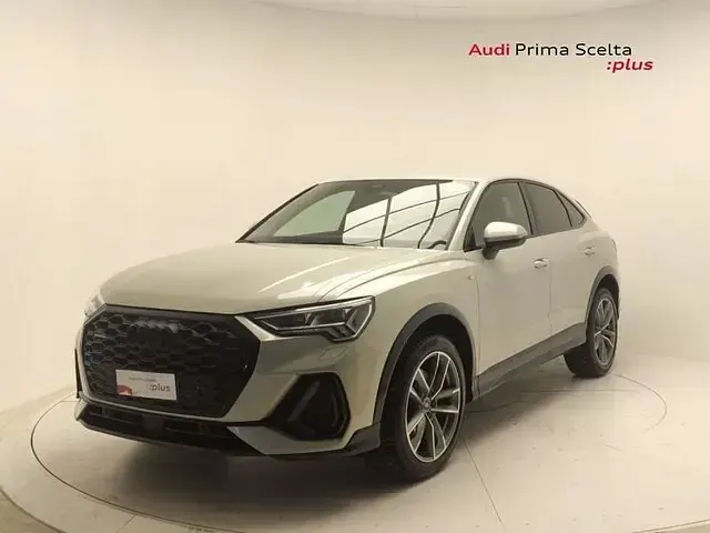 Usata Audi Q3 Sportback Comfort 193 CV (141 kW) 2025 Argento rugiada metallizzato SUV