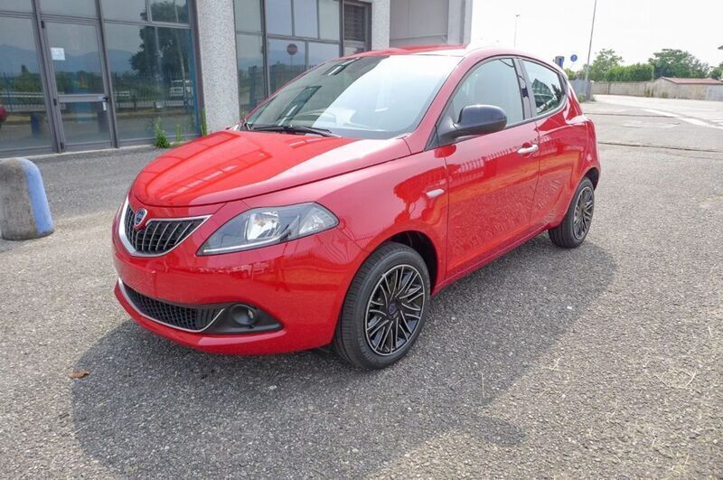 Usata Lancia Ypsilon Gold 69 CV (50 kW) 2023 Rosso Utilitaria