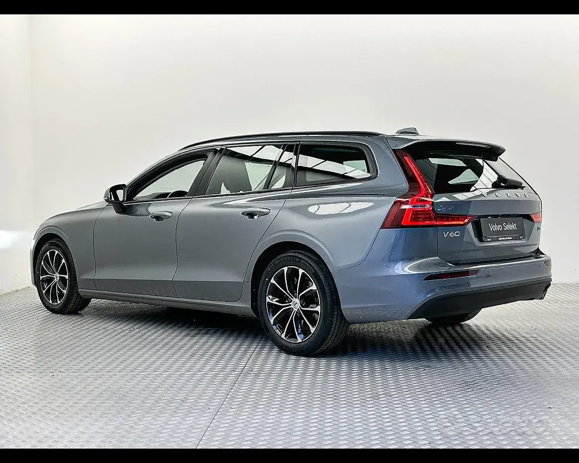 Usata Volvo V60 Business Edition 150 CV (110 kW) 2020 Grigio Station wagon