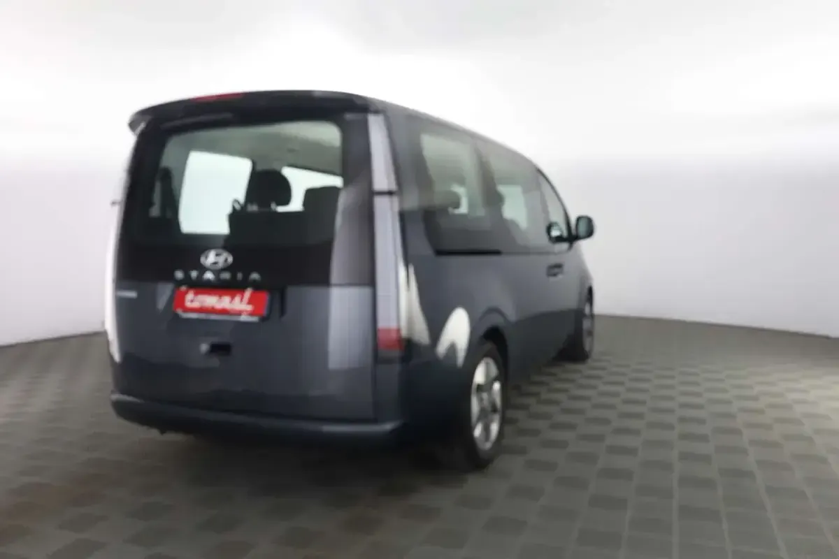 Usata Hyundai Staria 177 CV (130 kW) 2023 Graphite gray Monovolume