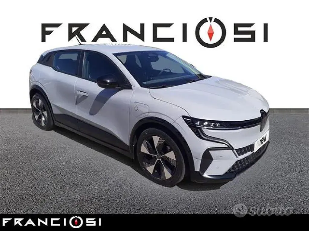 Usata Renault Mégane Equilibre 55 kW (75 CV) 2022 Grigio