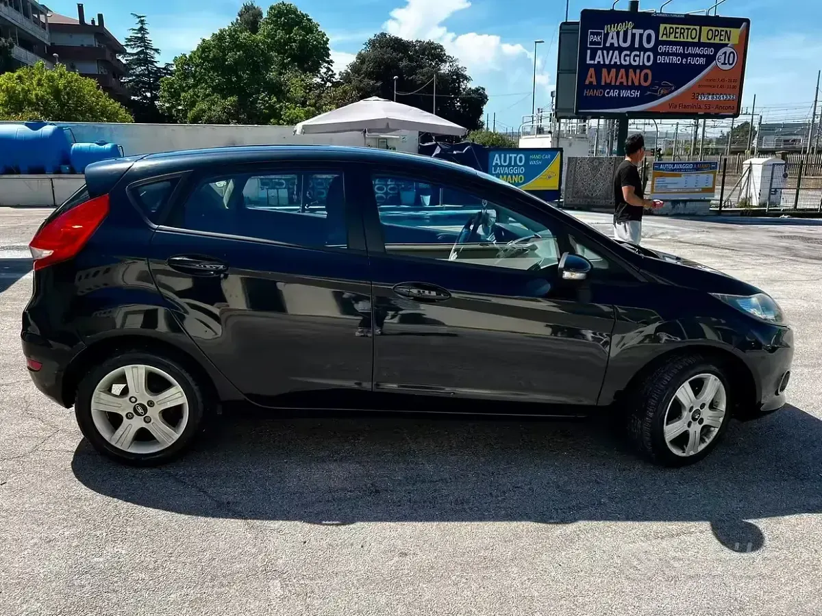 Usata Ford Fiesta 68 CV (50 kW) 2009 Nero Berlina