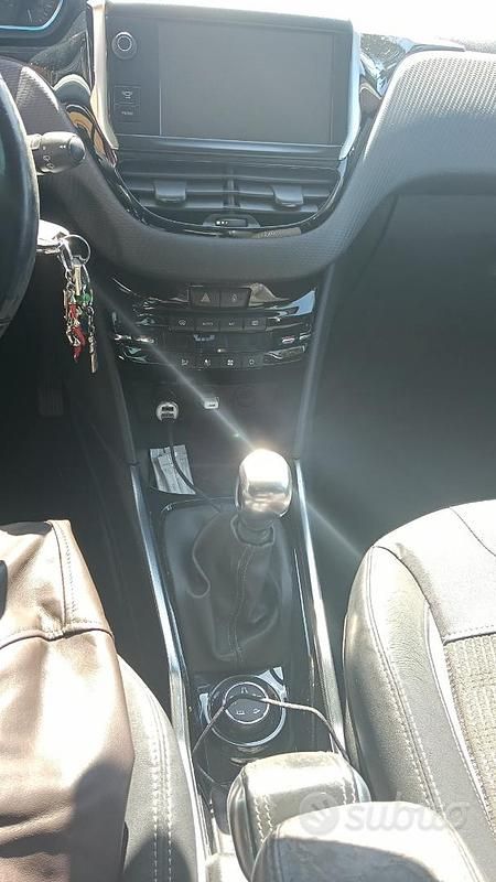 Usata Peugeot 2008 115 CV (84 kW) 2014 Grigio SUV