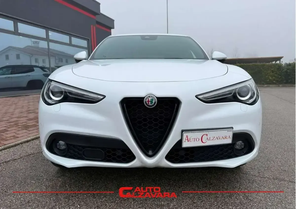 Usata Alfa Romeo Stelvio Veloce 209 CV (153 kW) 2021 Bianco alfa SUV