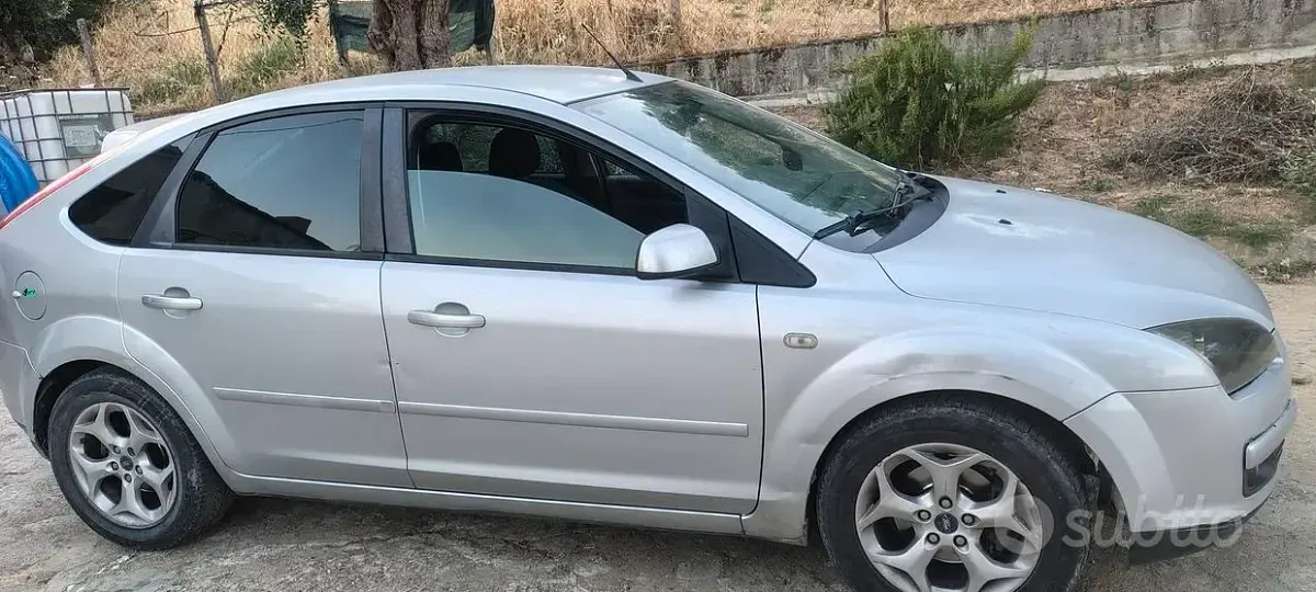 Usata Ford Focus 90 CV (66 kW) 2007 Grigio Berlina
