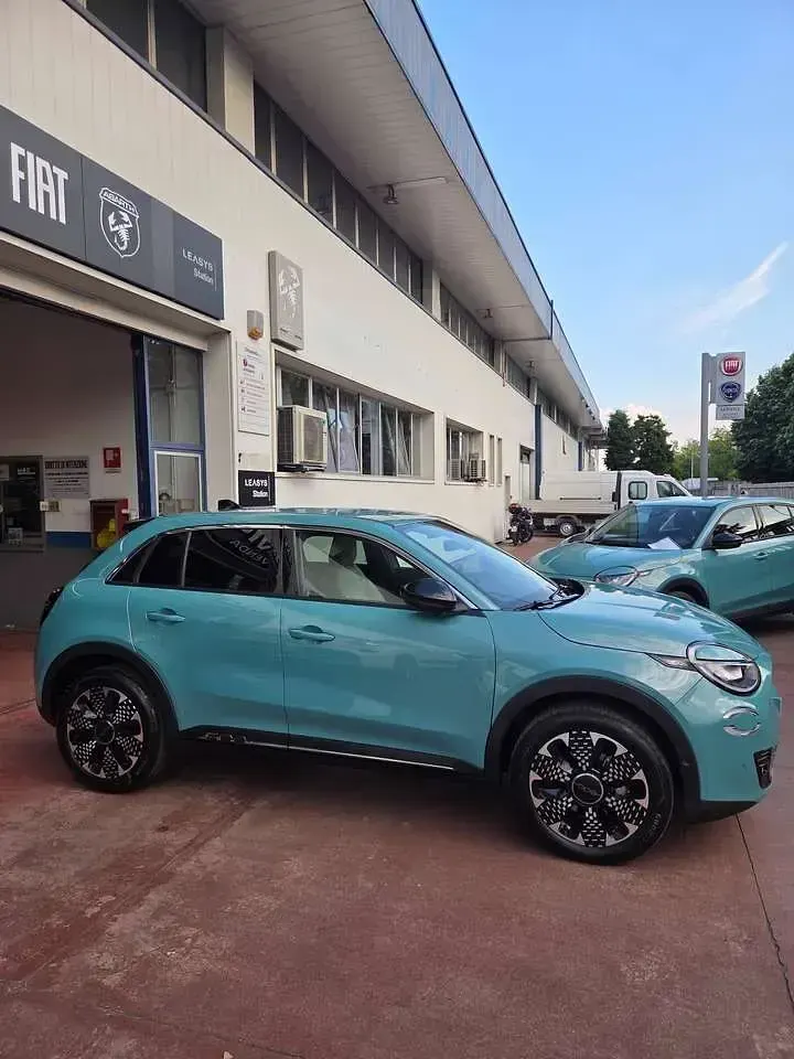 Usata Fiat 600 La Prima 101 CV (74 kW) 2025 Azzurro acqua SUV