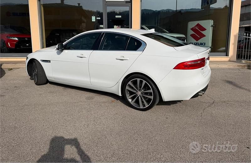 Usata Jaguar XE 180 CV (132 kW) 2016 Berlina