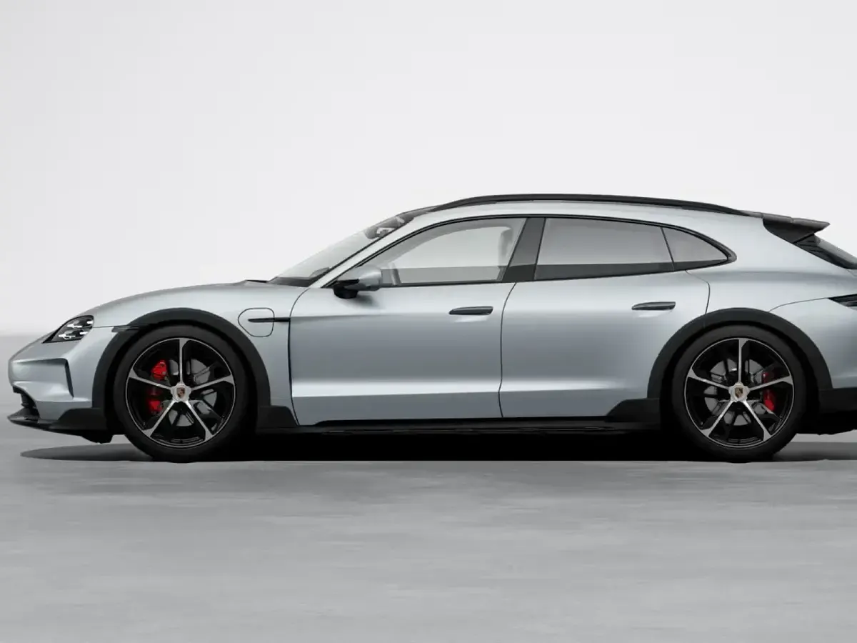 Nuova Porsche Taycan 4S Cross Turismo 439 kW (598 CV) 2026 Argento dolomite metallizzato Berlina