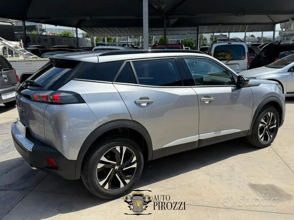 Usata Peugeot 2008 Allure 130 CV (95 kW) 2022 Grigio SUV