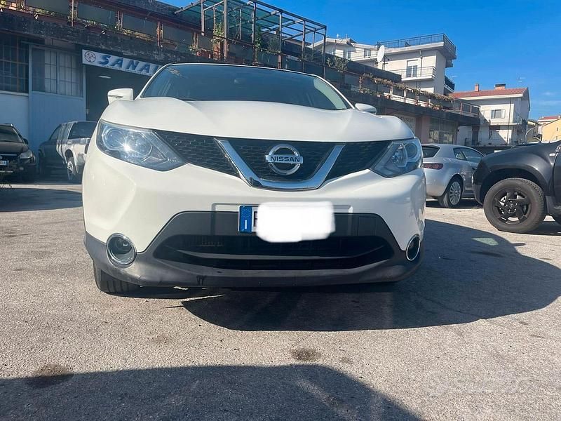 Usata Nissan Qashqai Tekna 131 CV (96 kW) 2016 Bianco SUV